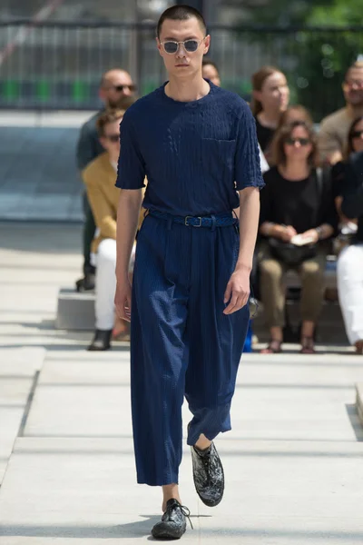 Look 19